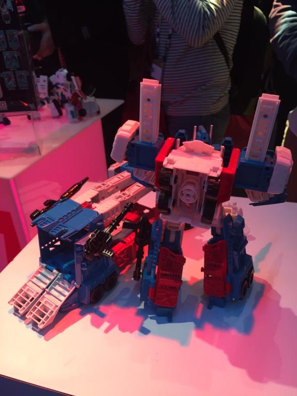 Toy Fair 2015   First Looks At Ultra Magnus And Minimus Ambus Combiner Wars Figures Images  (10 of 14)